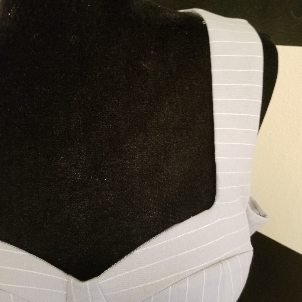 BEBE Mitered Pinstripe Dress Light Grey Pintri Colors Size 14 - Picture 2 of 6